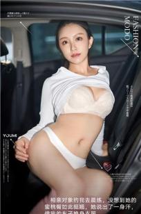 抬头看镜子里的接合处